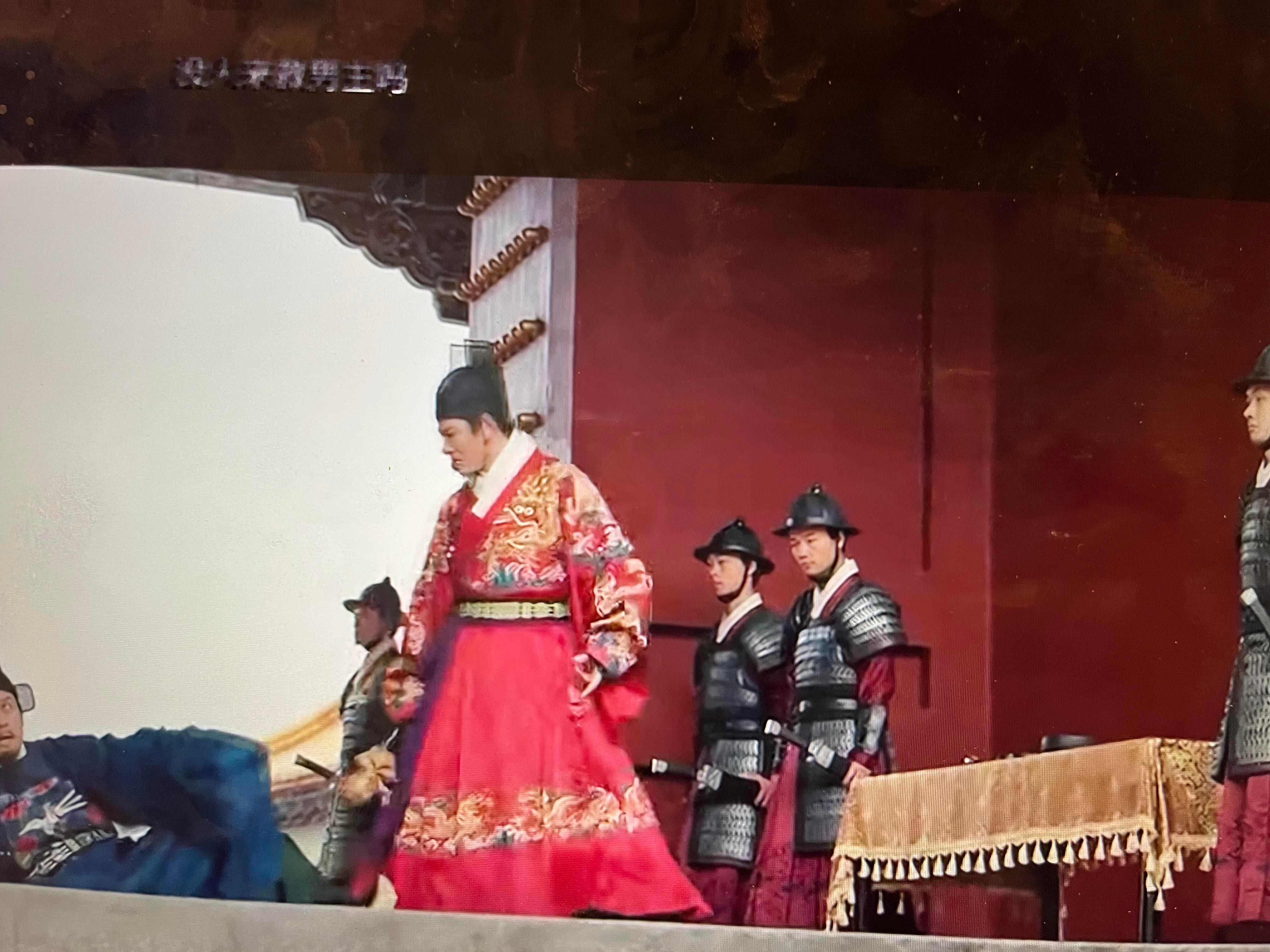 为什么太子和太监穿一样的衣服 
