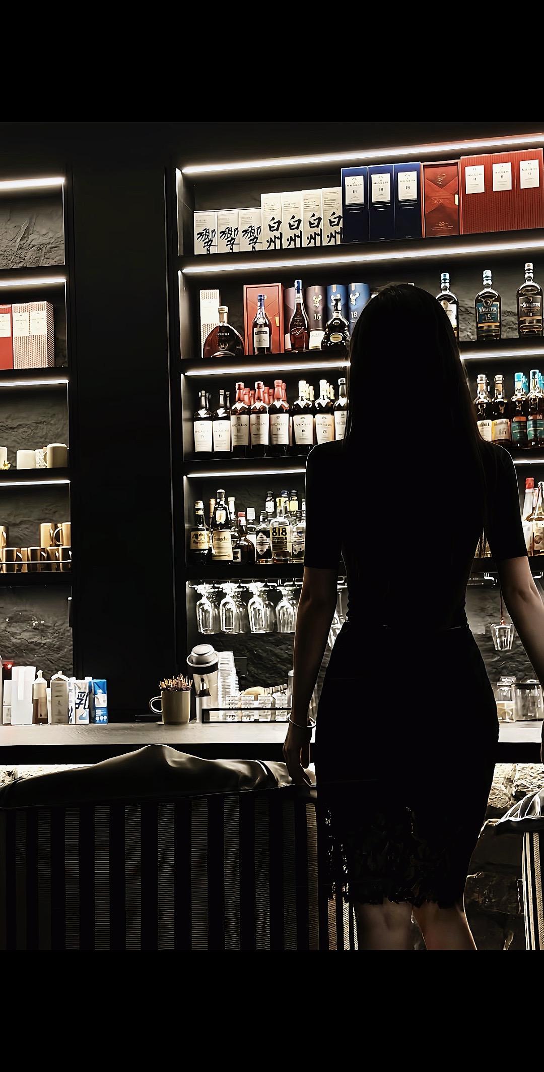 黑裙子bar