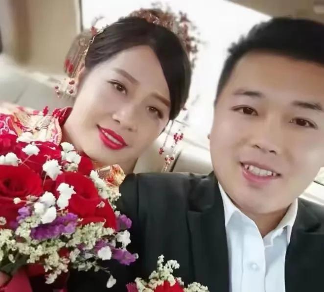 广西一男子不顾一切迎娶患癌女子。3年后，女子突然跌倒，昏迷不醒，20多天后，女子