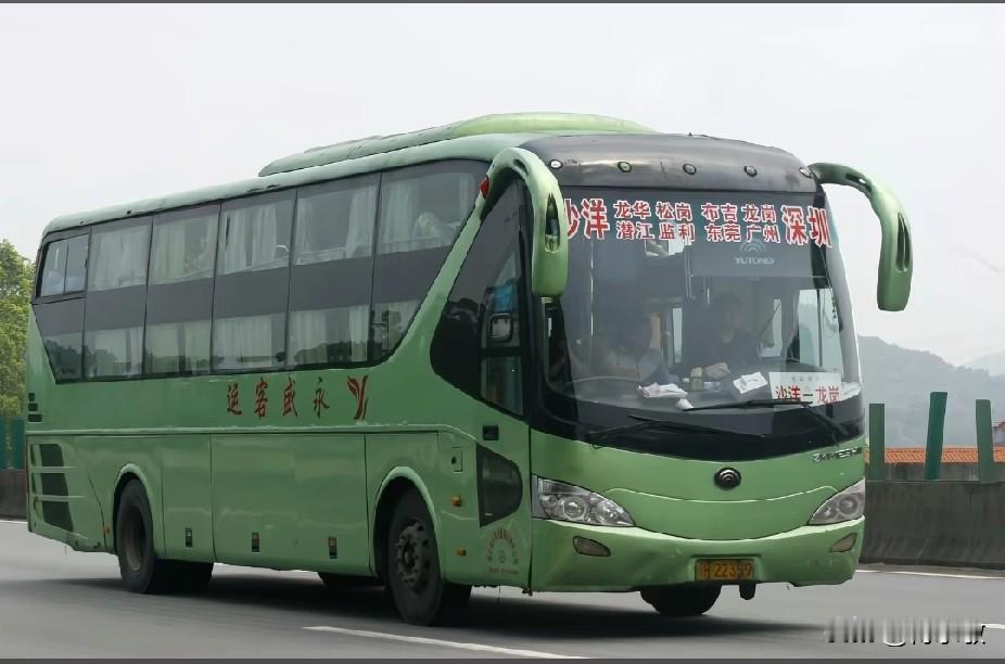 湖北曾经开往广东的省际长途线路（二），不知还有多少在跑？

图片素材来源于网络感