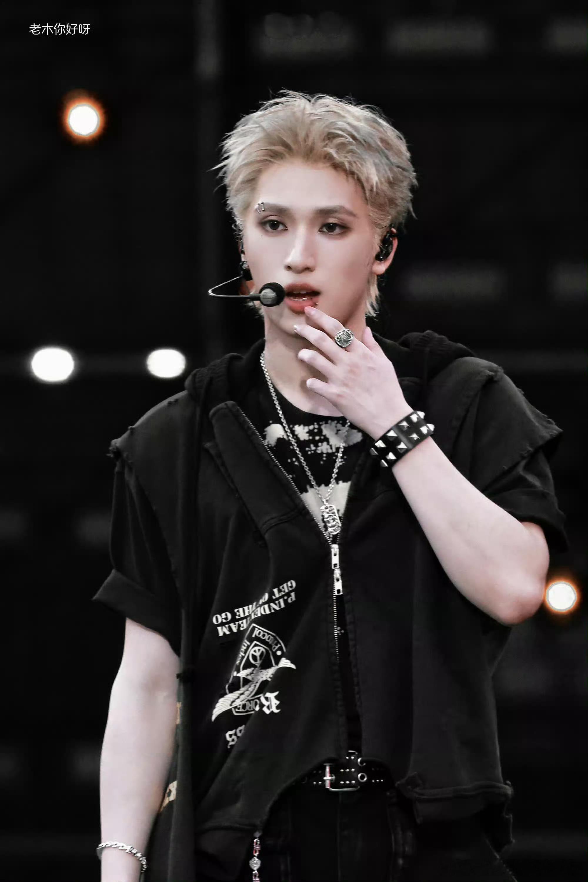 严浩翔 马丁发型就别谈像不像了吧，严浩翔这个发型就很权威！！！ 