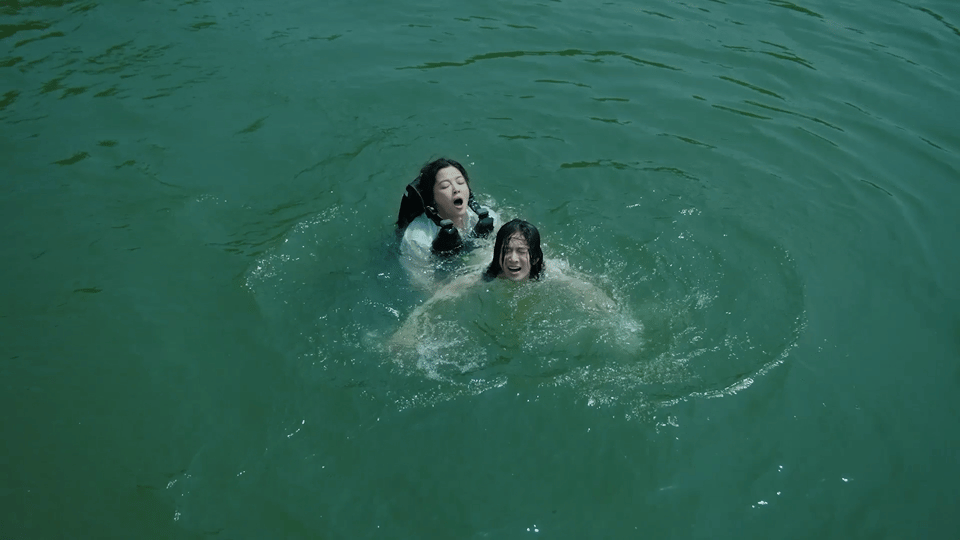 张怡式女孩向上爬该被指责吗看《女神蒙上眼》最心疼的就是张怡的维权路，明明自己是遭