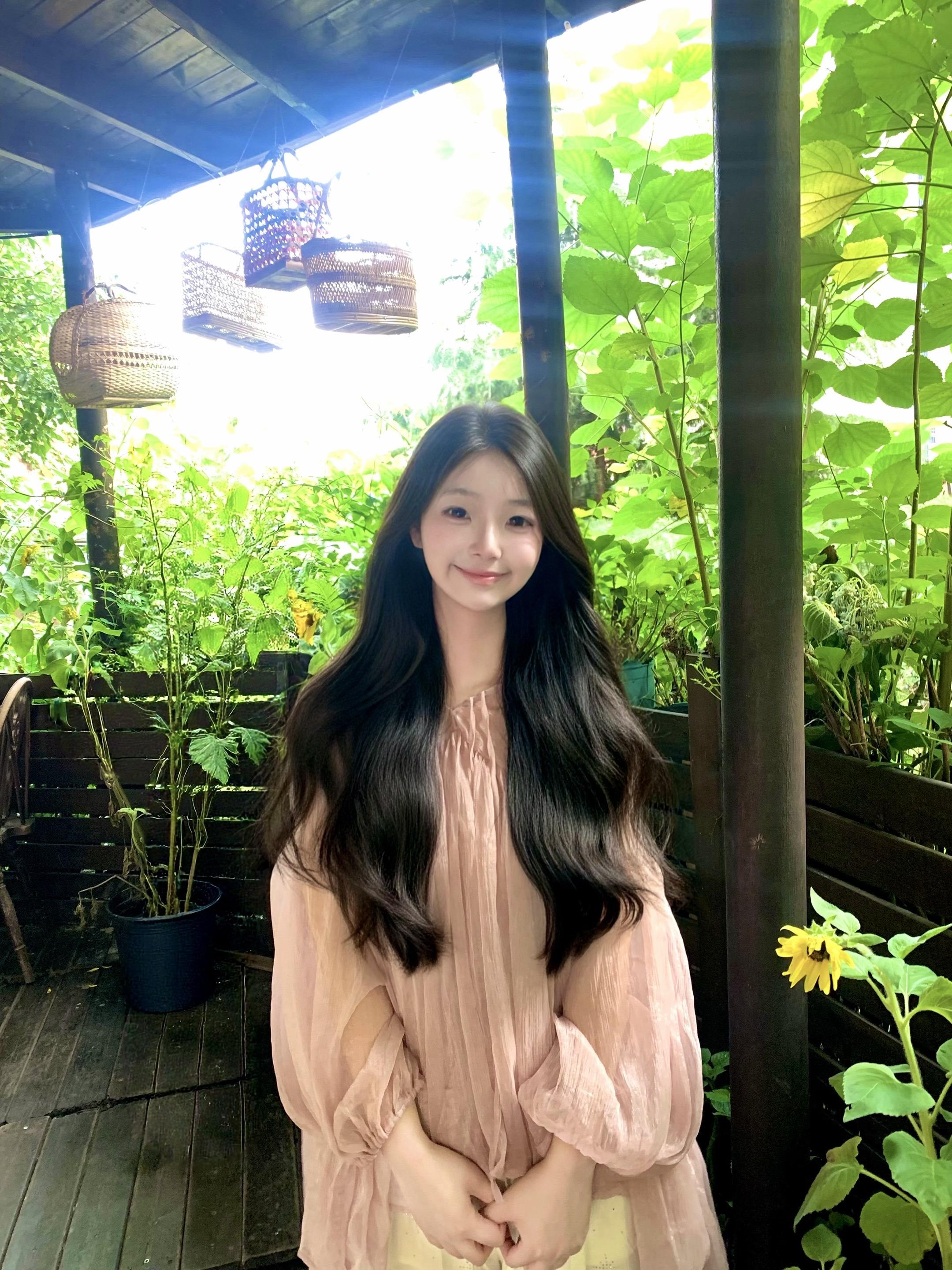 素净一张脸 收敛了眉眼