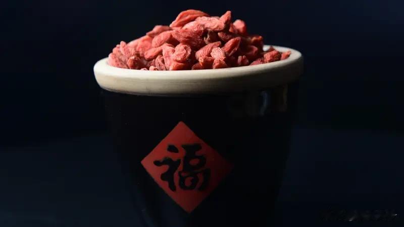 中年男人的幸福
上班时看看报纸
不给年轻上级添乱子
不和年轻同事争奖金
开会表态