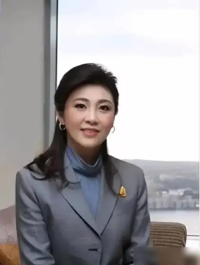 别再说流亡生活苦了，英拉在迪拜活得像个不用回工作消息的千万网红。

一个月能烧掉