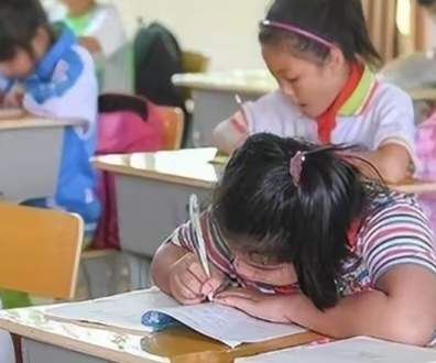 393万外流！从农民工到小学生，人口大迁徙背后藏着哪些时代信号
