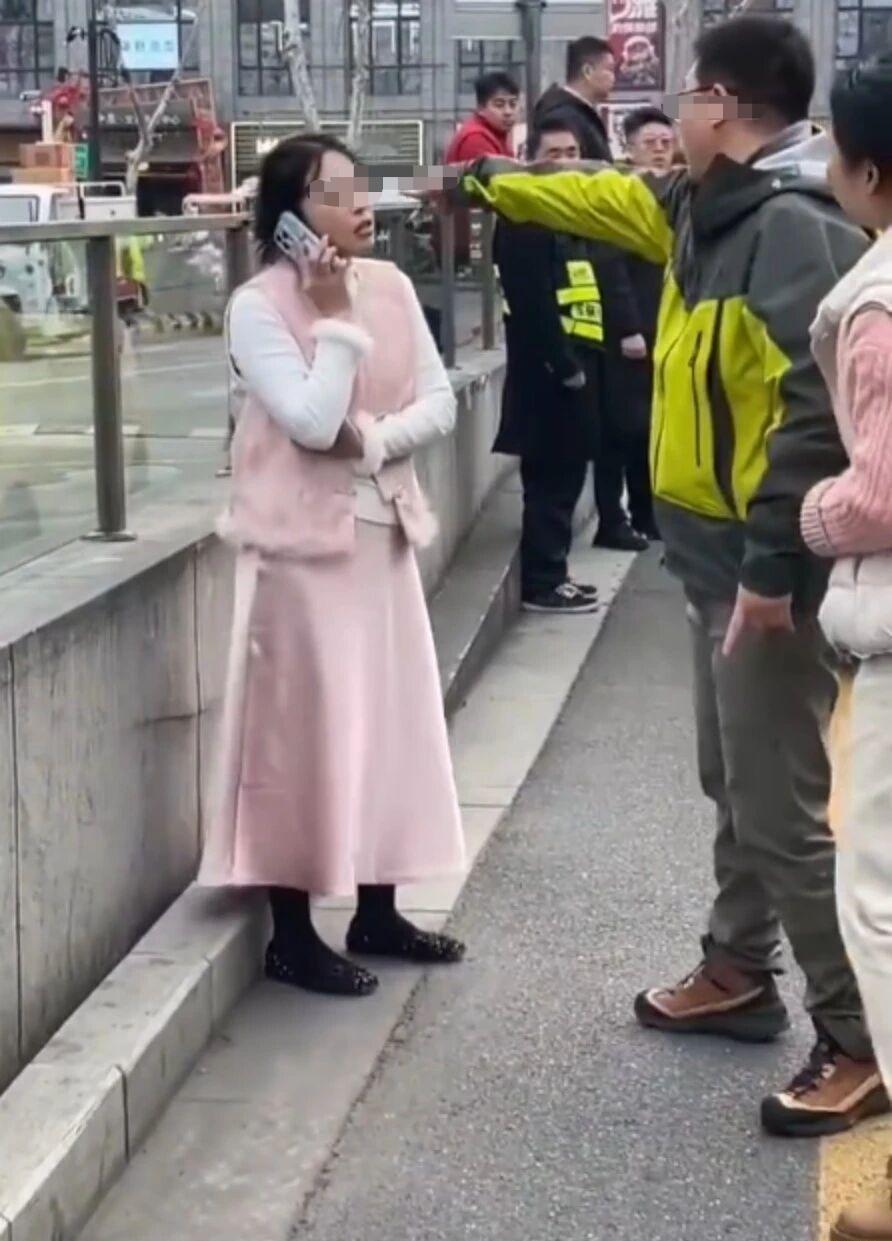 扬州街头那一耳光的响声才刚落下，这边福建永安，又一巴掌拍在脸上！
永安这次，发生