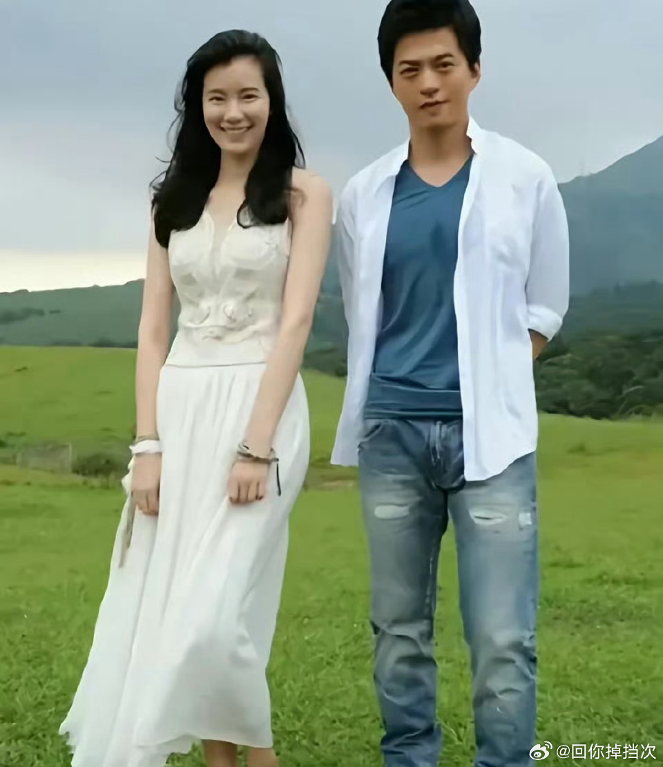 李健老婆正脸照我感觉跟普通人没区别，但是挺漂亮的幸福就好啊