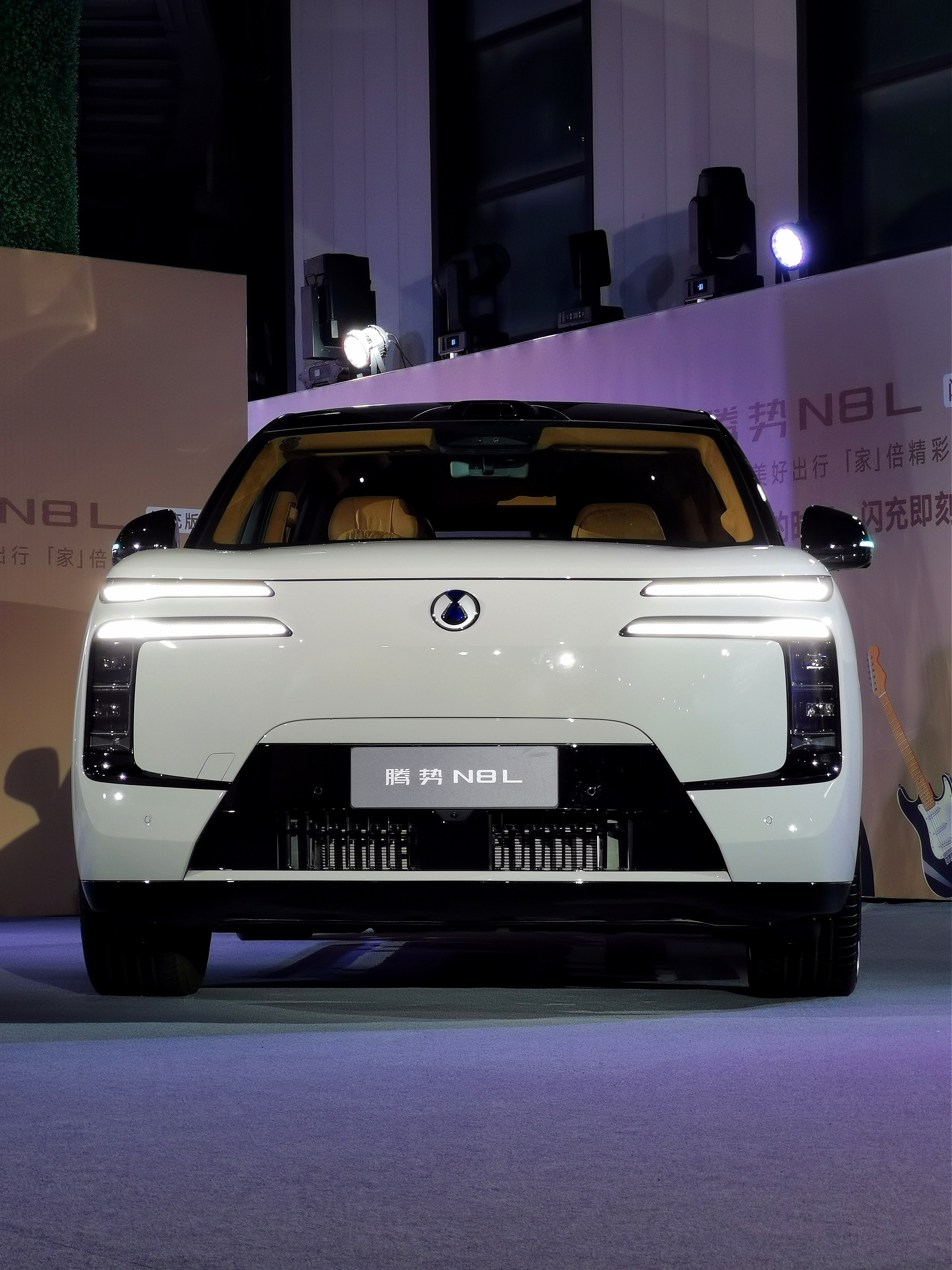 这个价格买N8L，到底图什么？N8L今晚价格公布了，依旧是两款车型 尊荣型和旗舰