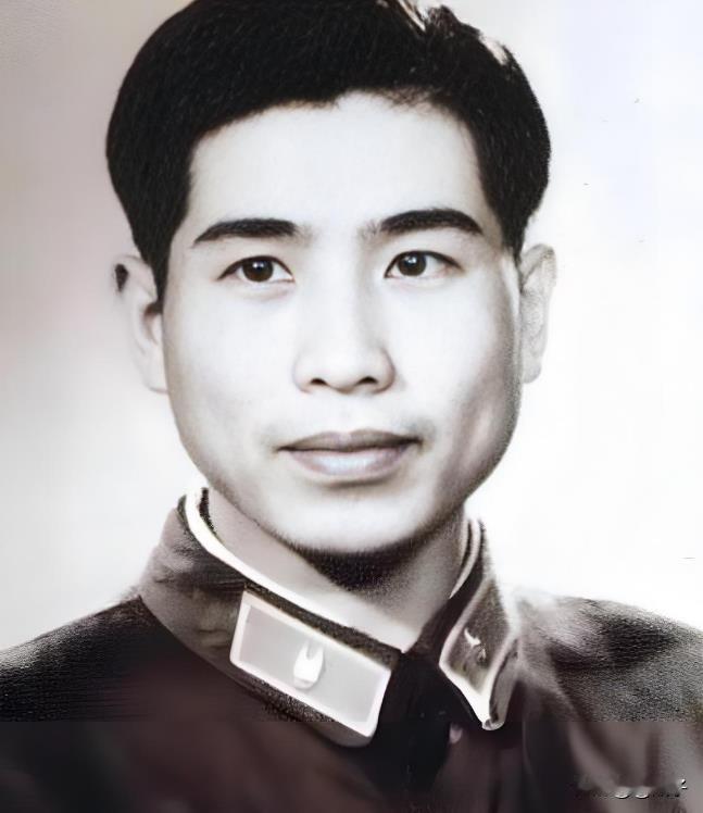 张良，国家一级导演、表演艺术家，1933年生于辽宁本溪。15岁参军，部队文工团出