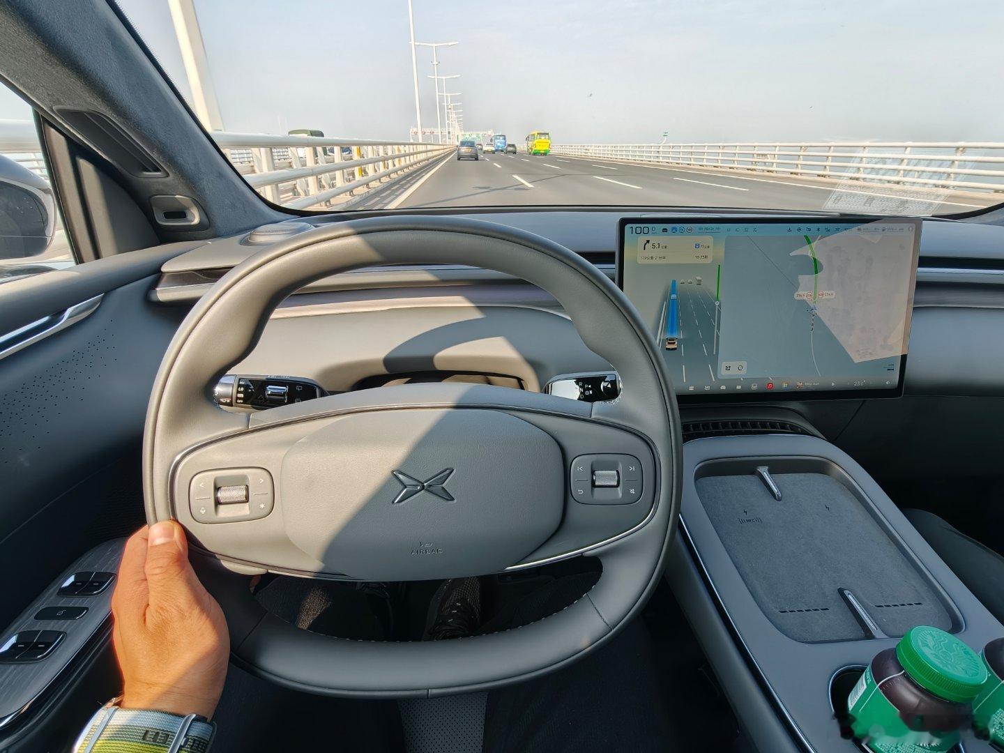 正在开全球综合续航最长的SUV要是搞个续航测试这得开个2天•ᴗ•💧让年轻人去卷