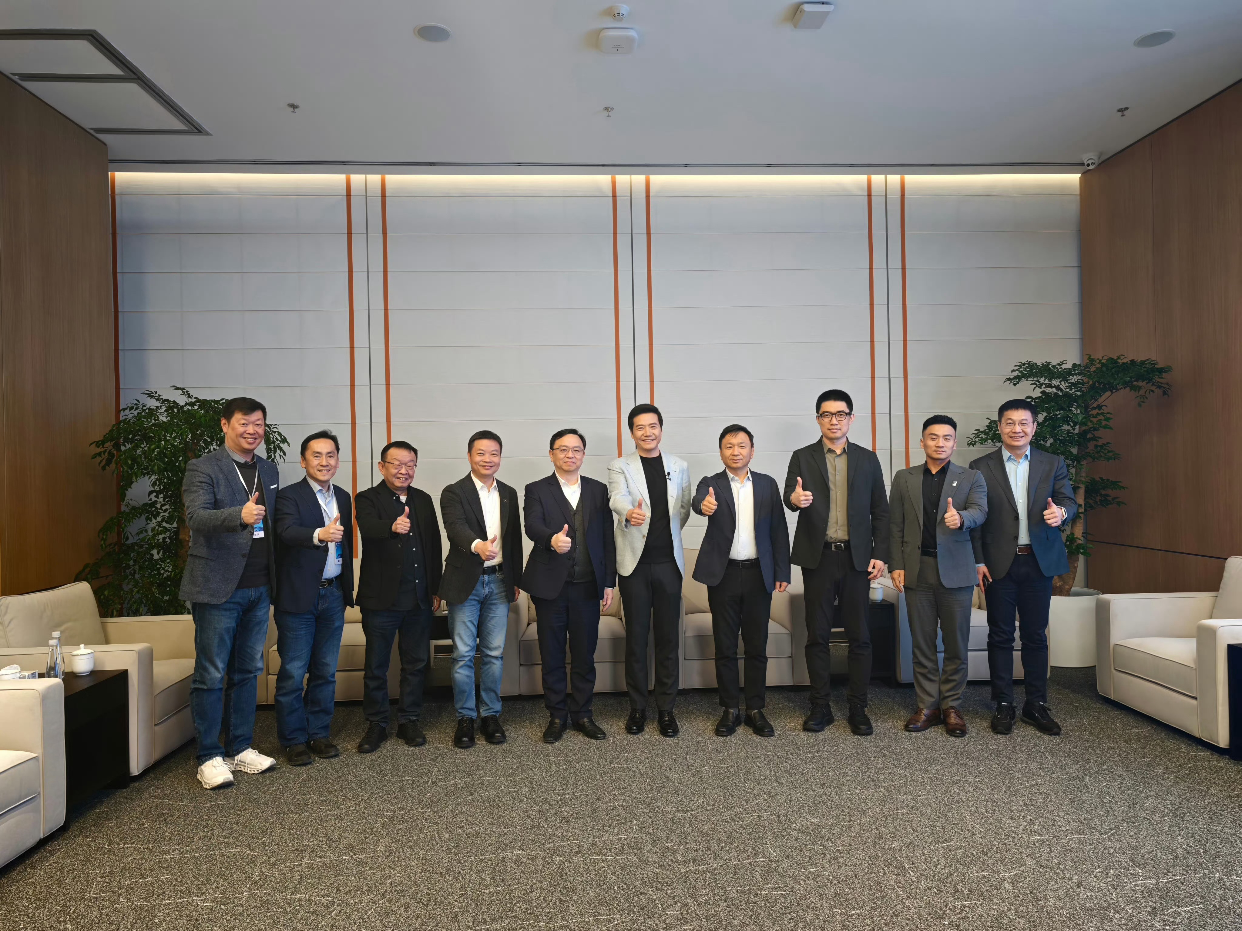 新一代SU7汽车行业众多大佬云集小米新SU7发布会，雷总人缘还是很棒的吧？