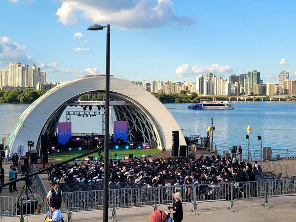 如何看待李羲承小韩免费活动内场人都没坐满 