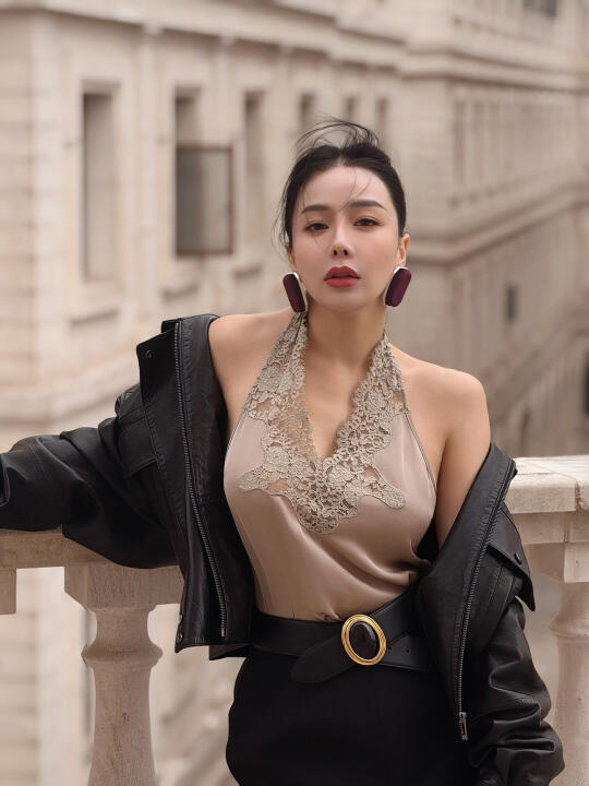 ysl所谓自由不是随心所欲，而是自我主宰🖤