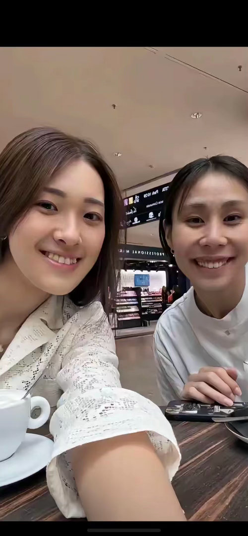 [笑哭][笑哭]日本女排两位大美女，颜值和实力令球迷喜欢！！多少帅小伙心中的《梦
