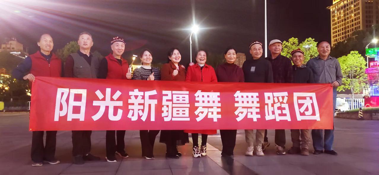 【春之韵·希望我们阳光新疆舞队越来越好】春日生活打卡季

今天，汉中市阳光新疆舞