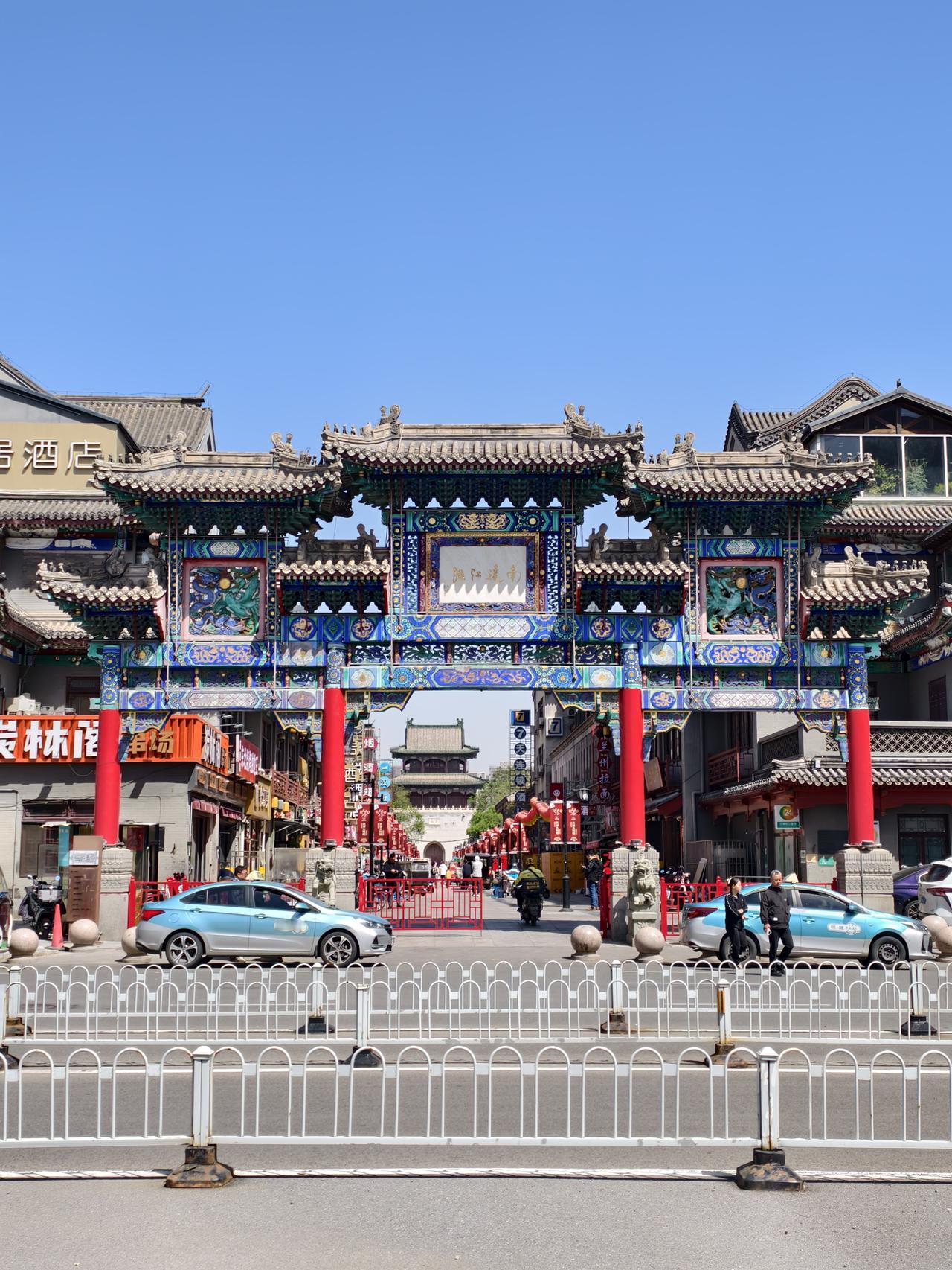 天津卫老城厢南门牌坊，远处是古楼！