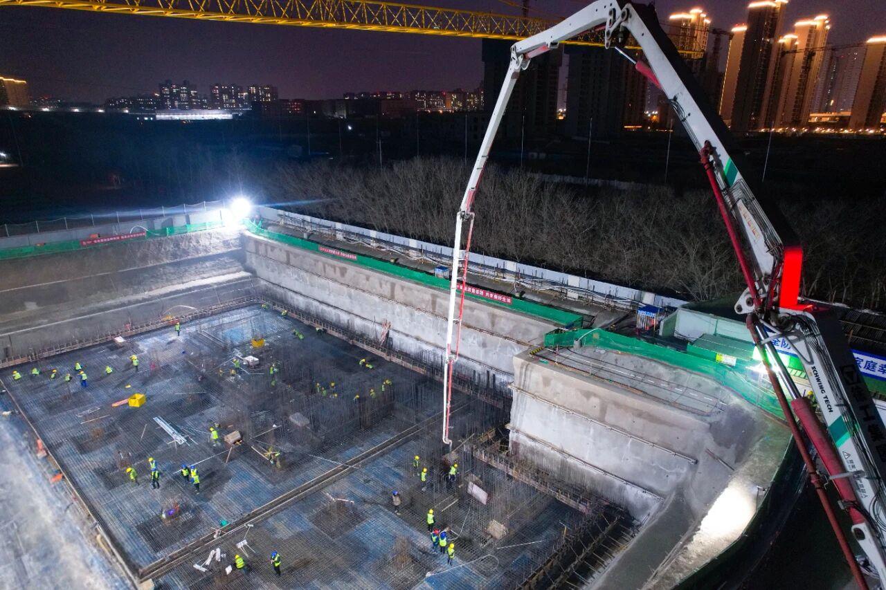快讯！3月5日，随着最后一方混凝土浇筑到位，西安市高陵区走班教室综合教学楼及地下