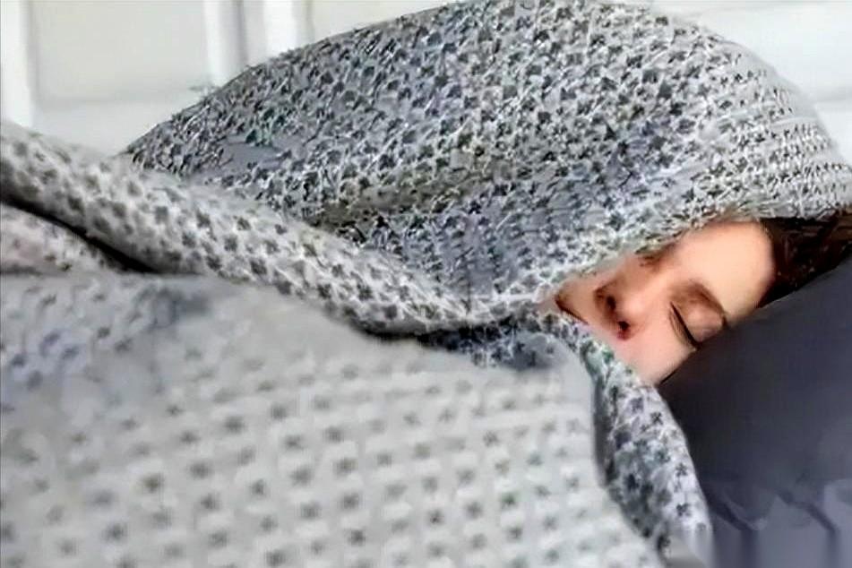 吃饱了撑的，再美美泡个热水澡，是不是觉得人生都圆满了？
醒醒！你以为这是享受，搞