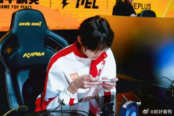 AG子枫春季赛淘汰破百 从赛场新秀到百杀选手，AG子枫只用了45天就完成蜕变💪