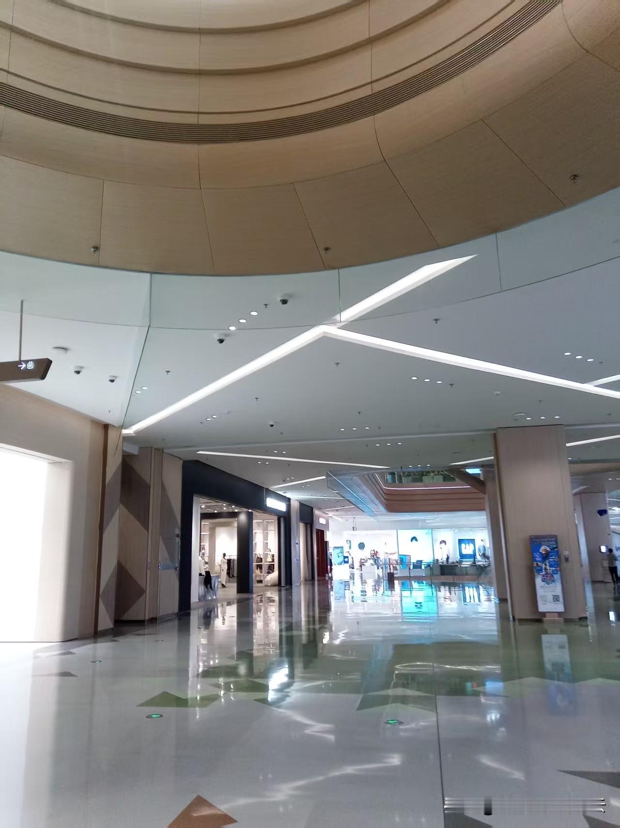 有的人就是认不清现实，必须得骂他。

不骂他还不高兴呢？

不骂还以为你怕了他呢