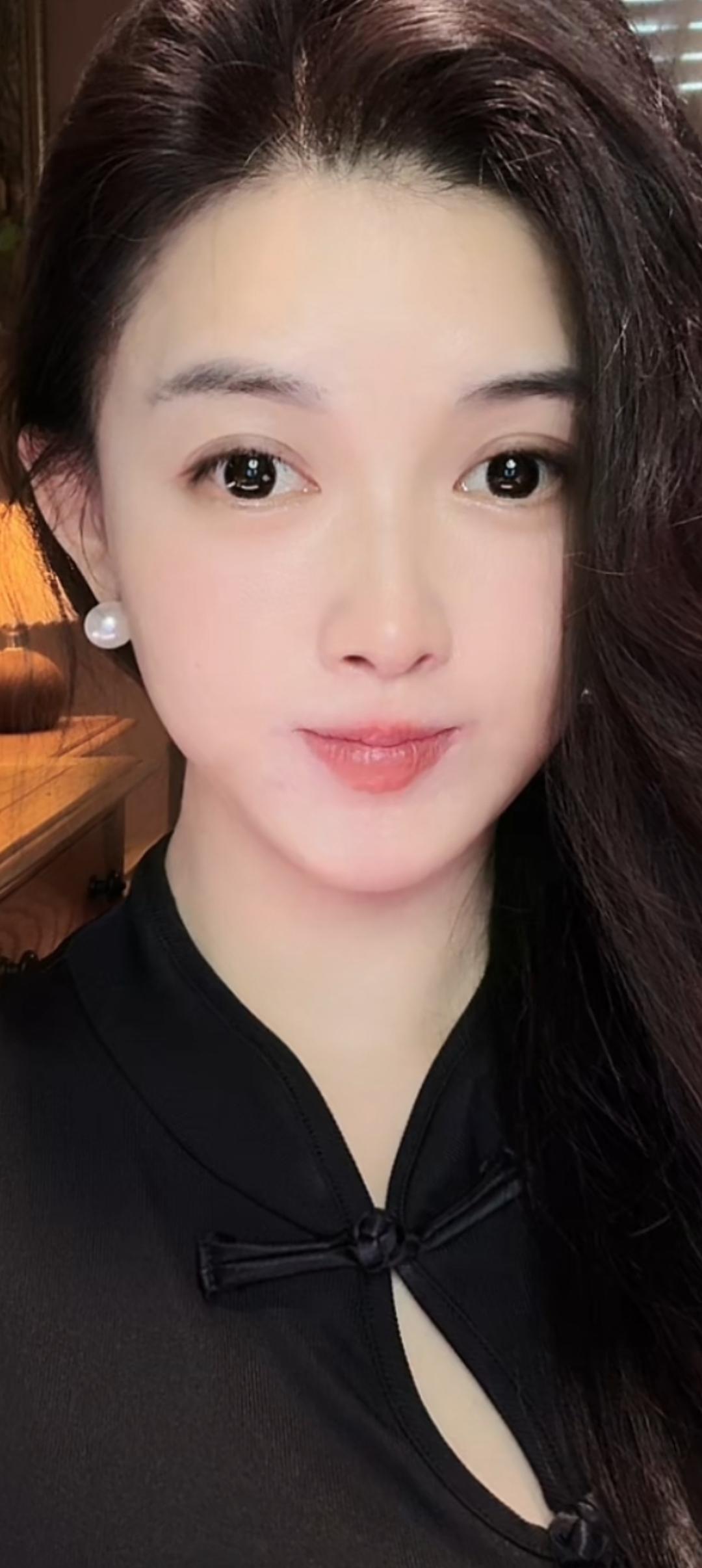 这姑娘看着真温柔啊。