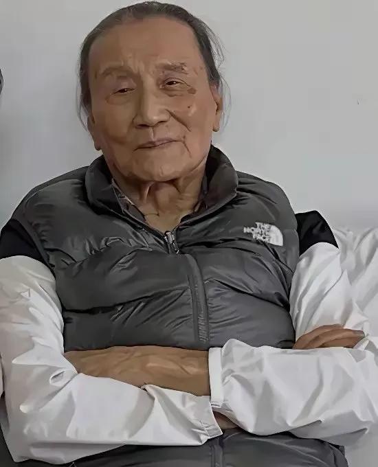谢贤在2025年左右已出现严重认知障碍（失智），记忆力急剧衰退。前TVB 演员夏
