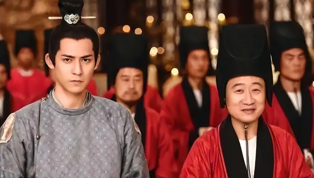 忍了整整九年。精心布下这辈子最大的局——伏兵就藏在石榴树后头。结果宴席没开，自己