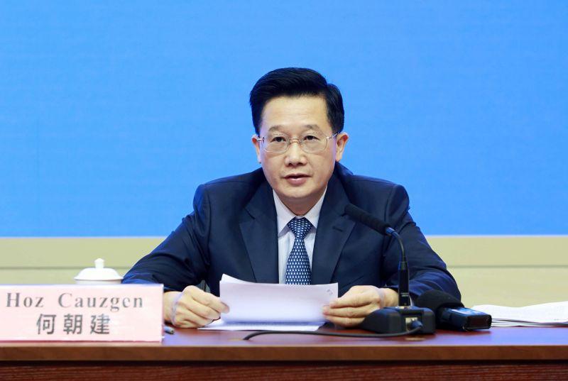 落马8个月后，60岁的何朝建被”双开“。在提及何朝建违法违纪问题时，除了常见的利