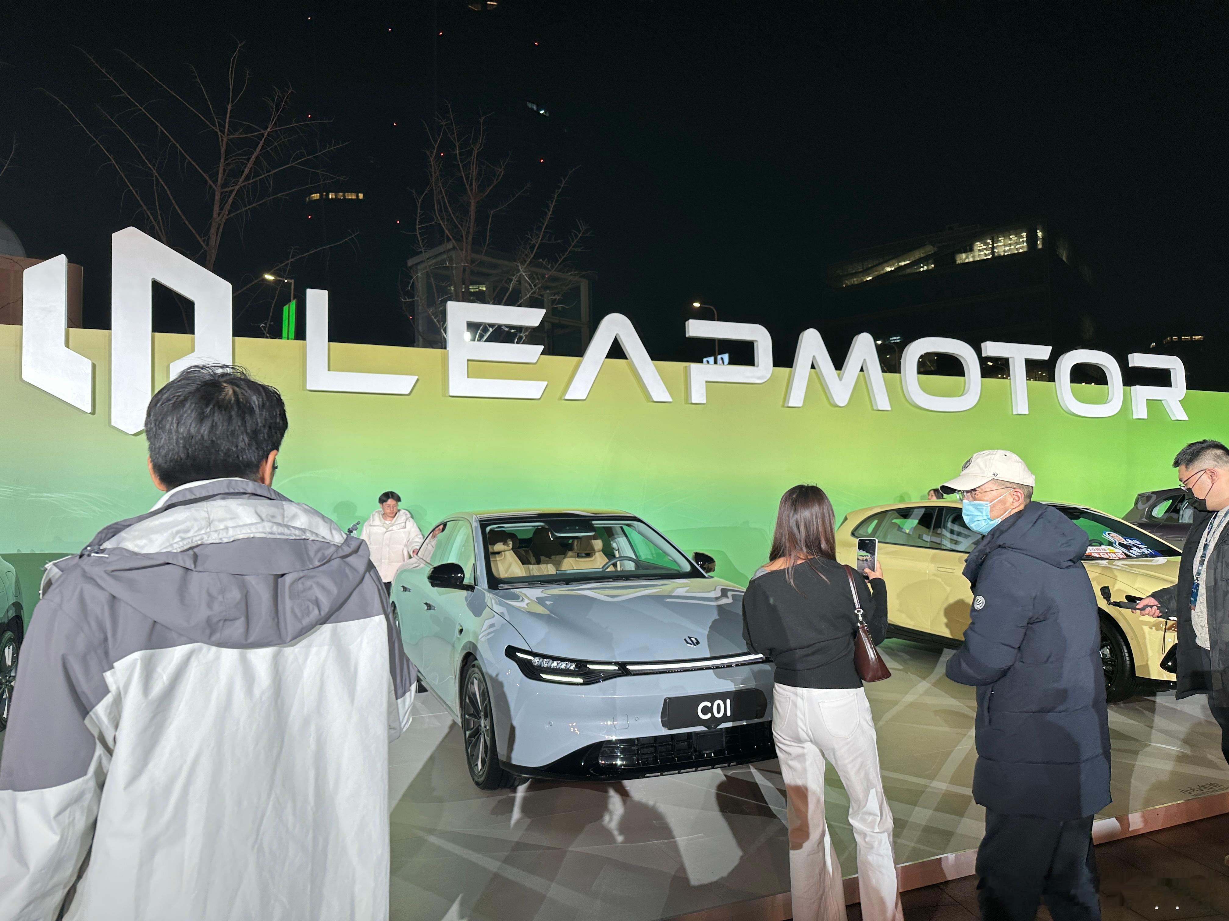 来零跑发布会啦菡你来看车汽场全开 好多人啊菡菡子的日常