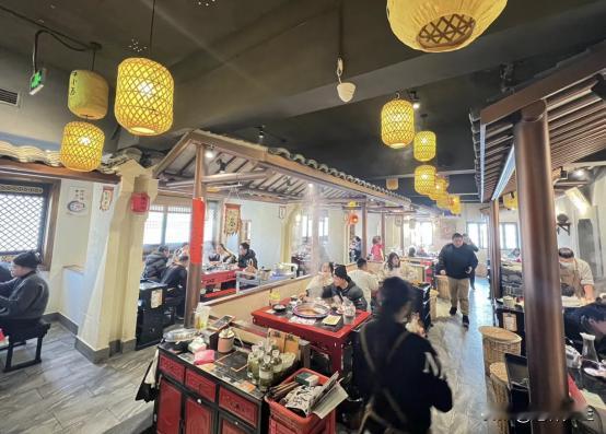 #过去一年越剧直播间有多火##小伙开火锅店称最爱顾客挑刺#
近几年来，短视频平台