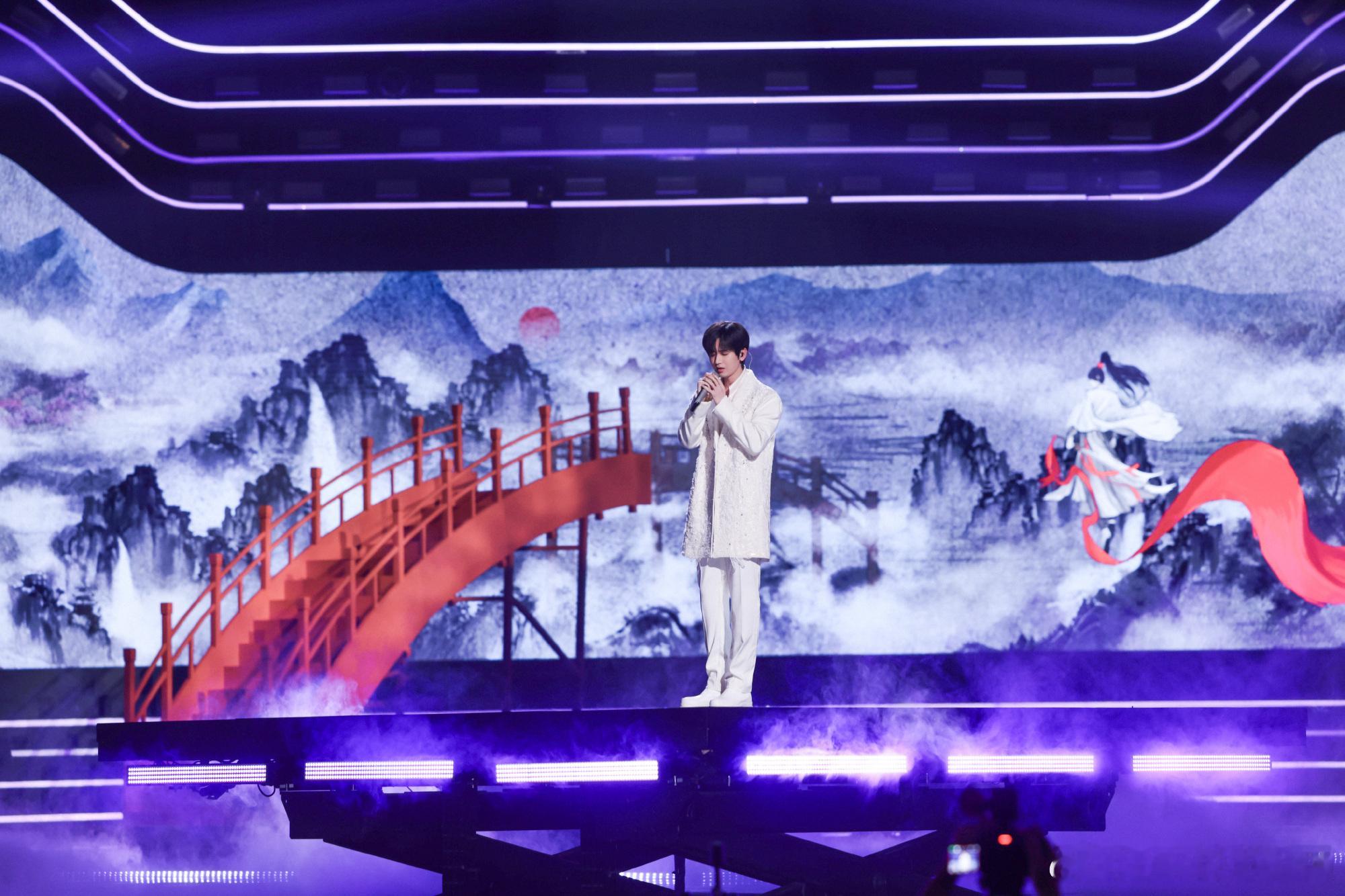 成毅天地剑心cy成毅王权富贵他那双眼，宛如深邃的湖泊，倒映着坚定与智慧；他那笑容