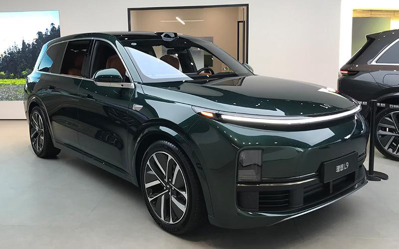 聊聊理想L9理想L9是大家庭换车的热门六座旗舰SUV。采用增程动力架构，日常通勤
