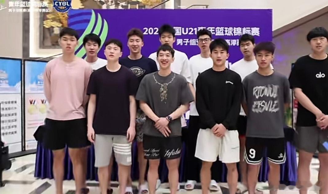 杨溢、李奕臻、夏振峰等年轻小将已抵达南京，广东宏远U21梯队集结完毕，球队将于5