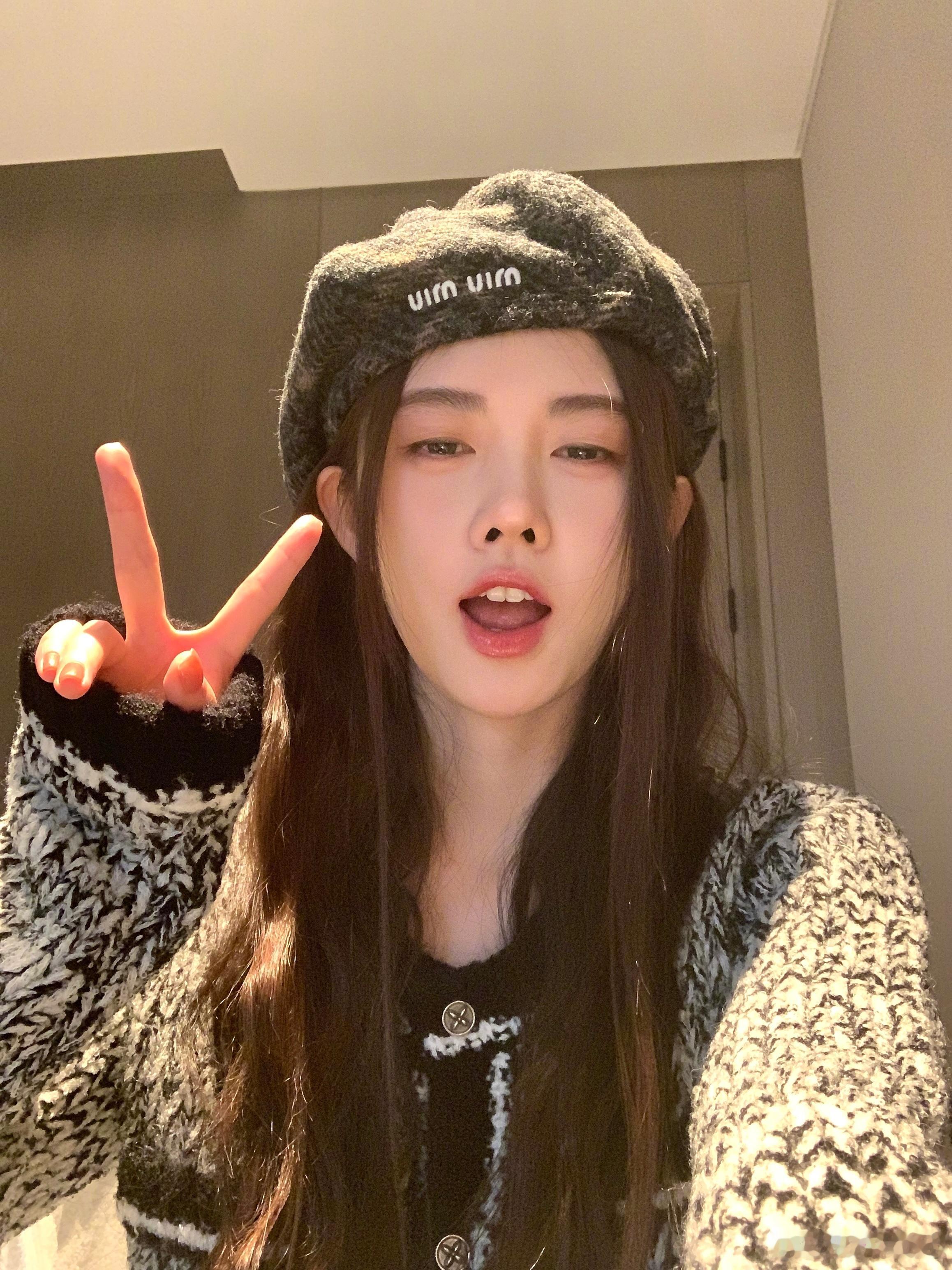 鞠婧祎[超话]鞠婧祎万花世界 🍊💙鞠婧祎苏绿夏 要等时间嘉许，等春风得意𝑾