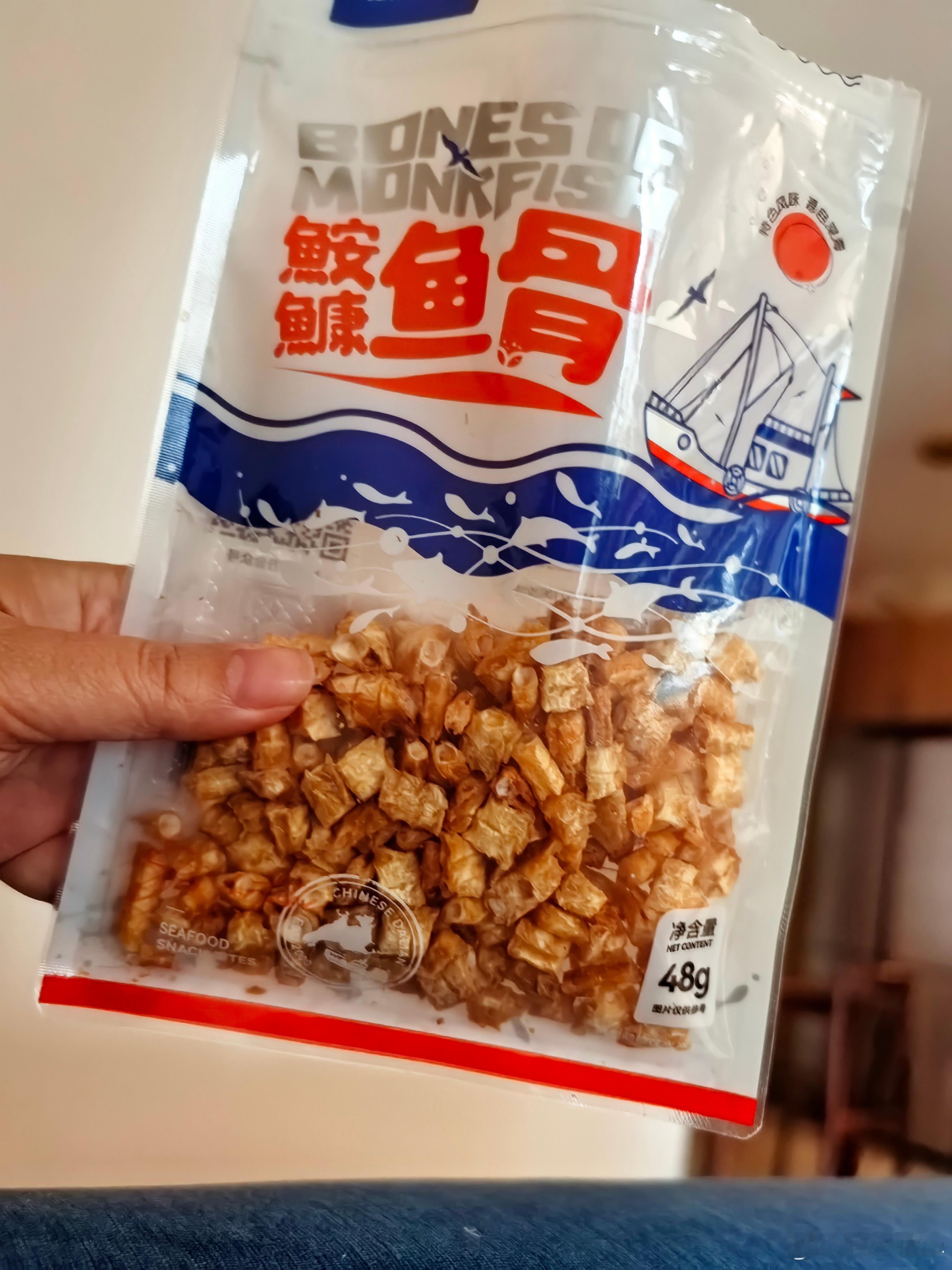 嘿嘿，去年去大连玩随便买的，结果脆脆的一吃就停不下来，过年淘宝上买了几包吃。