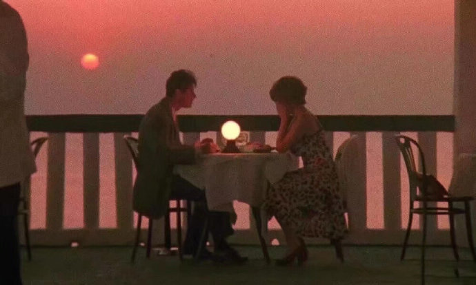 爱情始于自我欺骗，终于欺骗他人，这就是所谓的浪漫。——奥斯卡·王尔德 ​​​