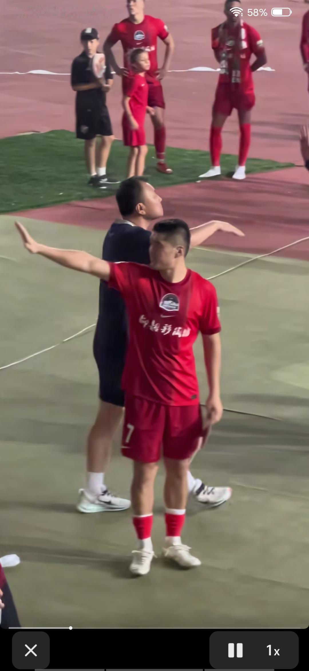 看来钟义浩是被俱乐部胁迫了啊。
刚刚钟义浩社媒发文道歉☞
1.昨天赛后有点冲动了