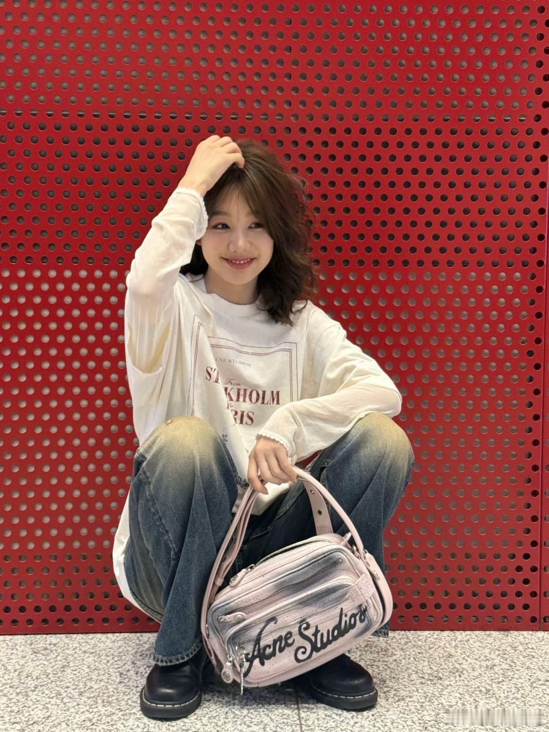 徐梦洁顶着甜妹脸说粤语 徐梦洁粤语萌到心巴上！甜妹颜值+软萌粤语，搭配穿短裙护粉