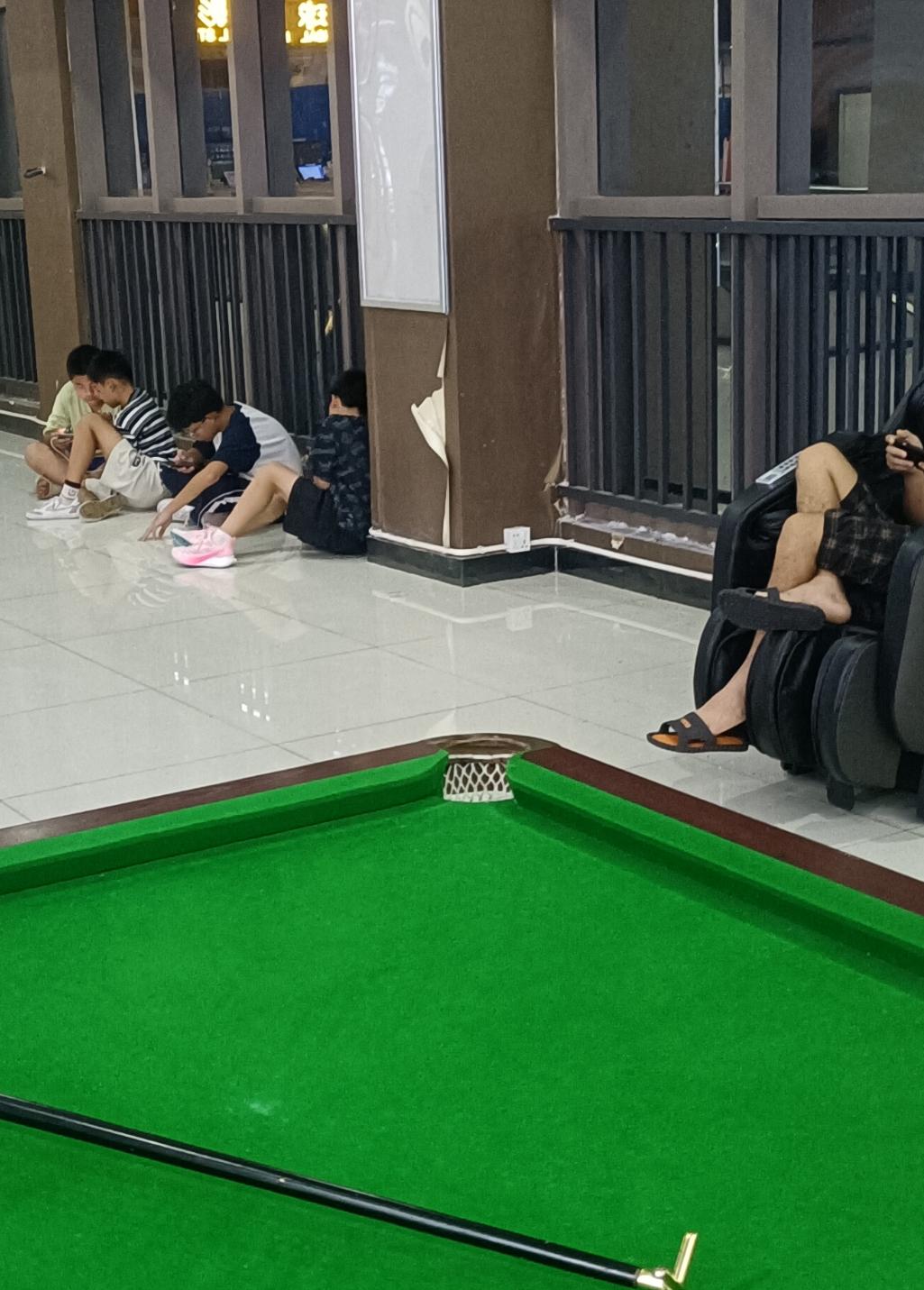 发现了吗，现在好多的孩子逢年过节放假，就是为了玩游戏。

就拿这次国庆中秋假来说