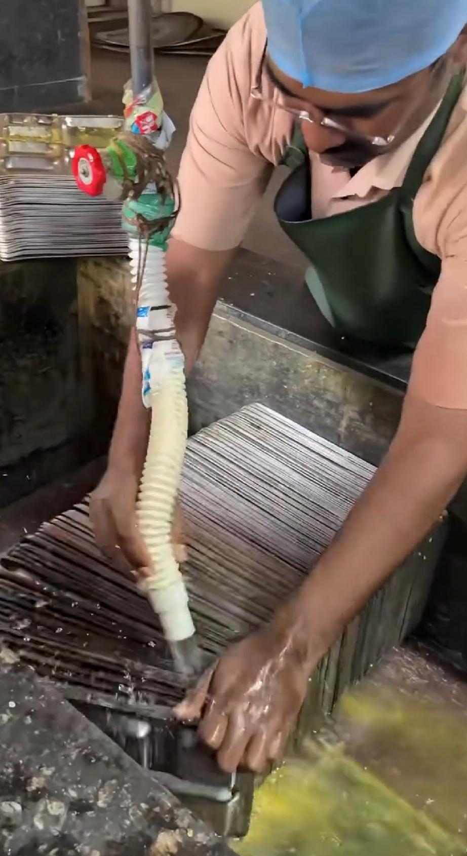 印度最干净:我们的餐具从来不使用餐洗净

印度人吃饭的餐具几乎不使用餐洗净，用水