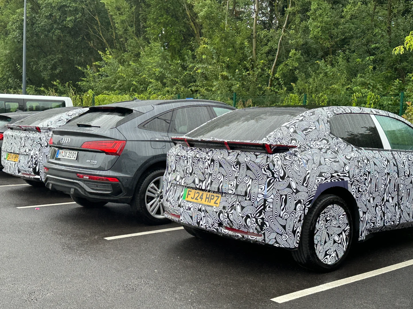 巴黎路遇领克首款纯电SUV 主打全球市场