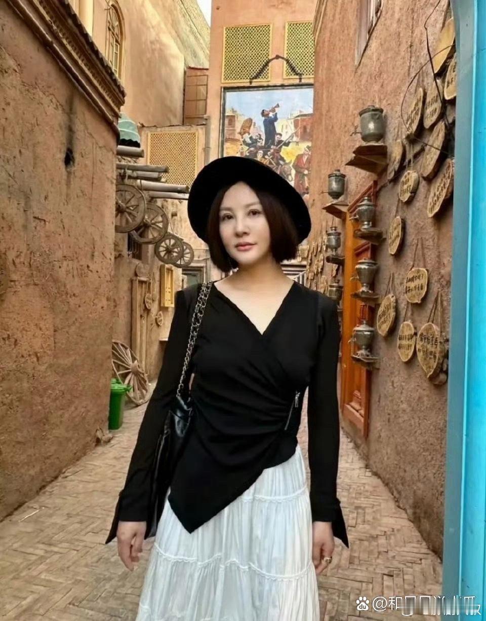 56岁的陶红最近很少见，但看起来比以前更美了 ​​​