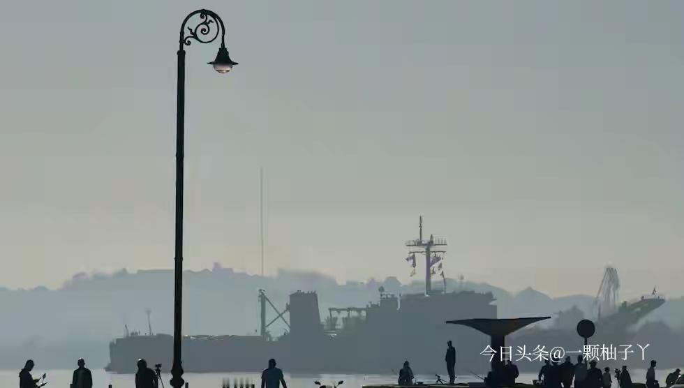 近期多国组建救援船队驰援古巴，这件事是真实的人道主义行动。受长期外部制裁影响，古