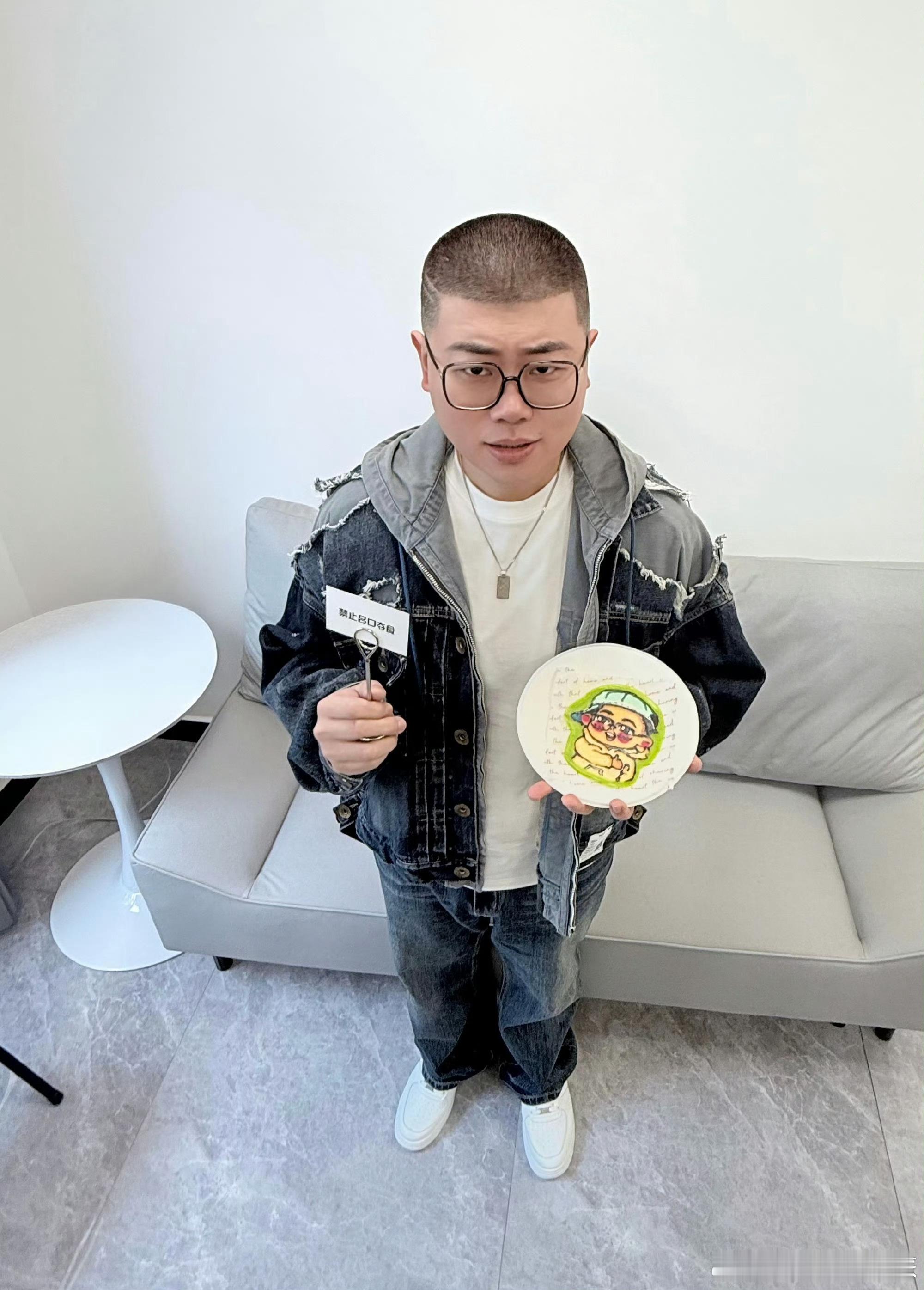 痛包痛楼都见过，见过痛包痛楼第一次见痛饼！《天才厨人》这波应援创意直接封神，看着