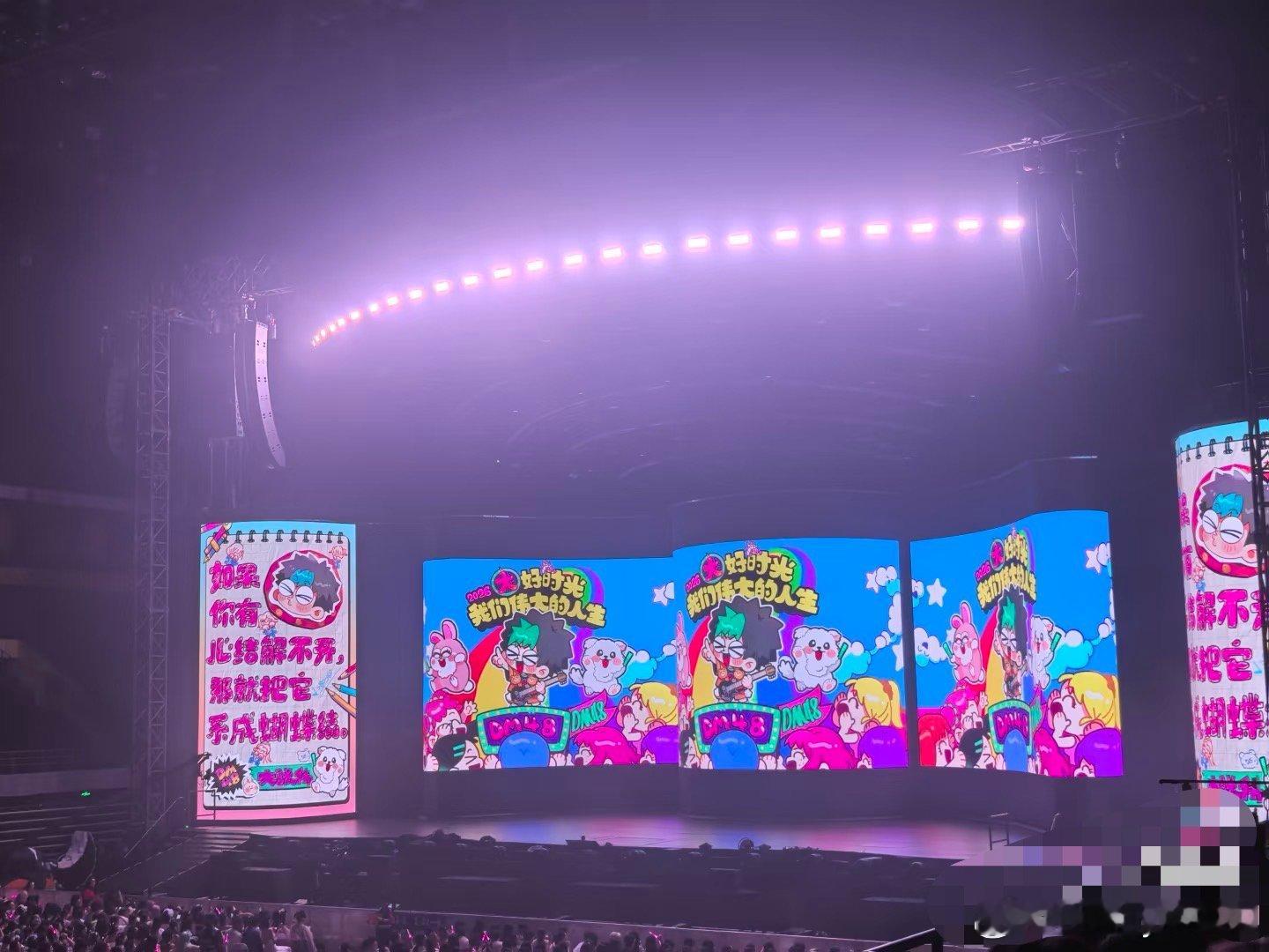 大张伟郑州演唱会上座率 座无虚席嗨翻全场！大张伟郑州演唱会全场满员，欢乐氛围拉满