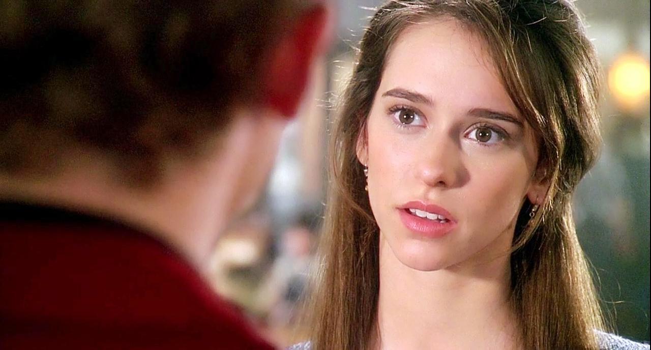 90年代“美国甜心”的范本
詹妮弗·洛芙·休伊特
她的美貌达到了其“邻家女孩”气