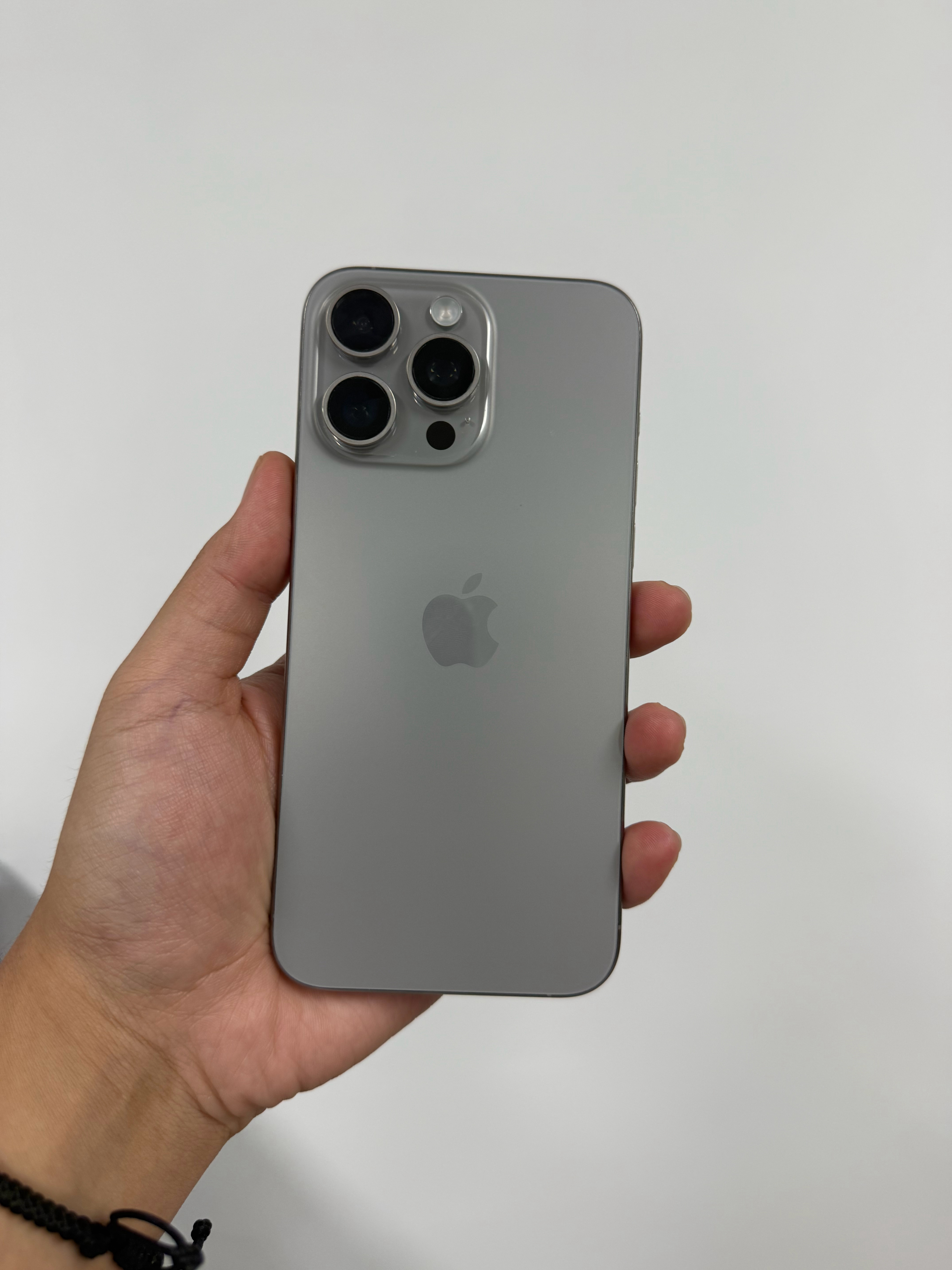 话说现在如果你们手上有五千多买iPhone是买全新17-256还是二手15PM 