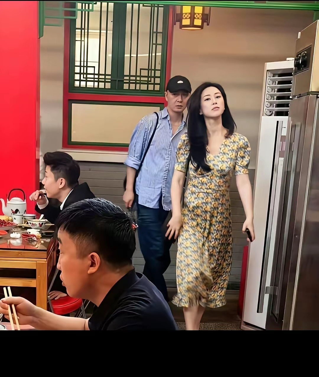 原来大明星也会去普通的餐馆吃饭啊！ 