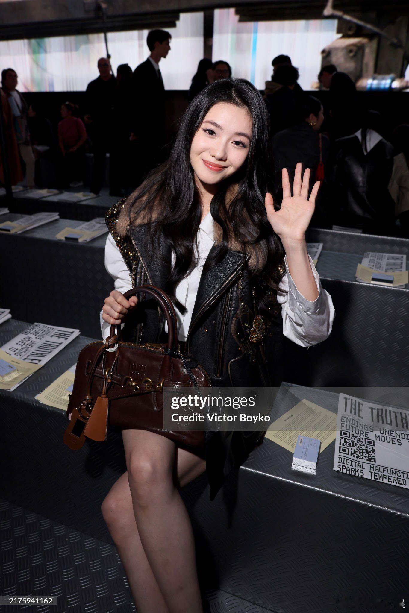 #G社拍的刘浩存生图##刘浩存G社生图状态# G社拍下的刘浩存，时尚造型独具匠心